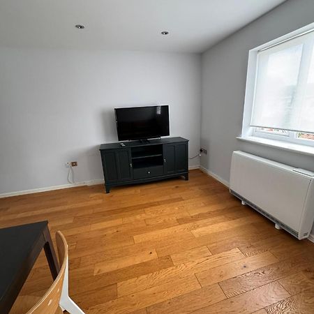 2-Bedroom Flat Walking Distance To Excel London - Perfect Location! エクステリア 写真