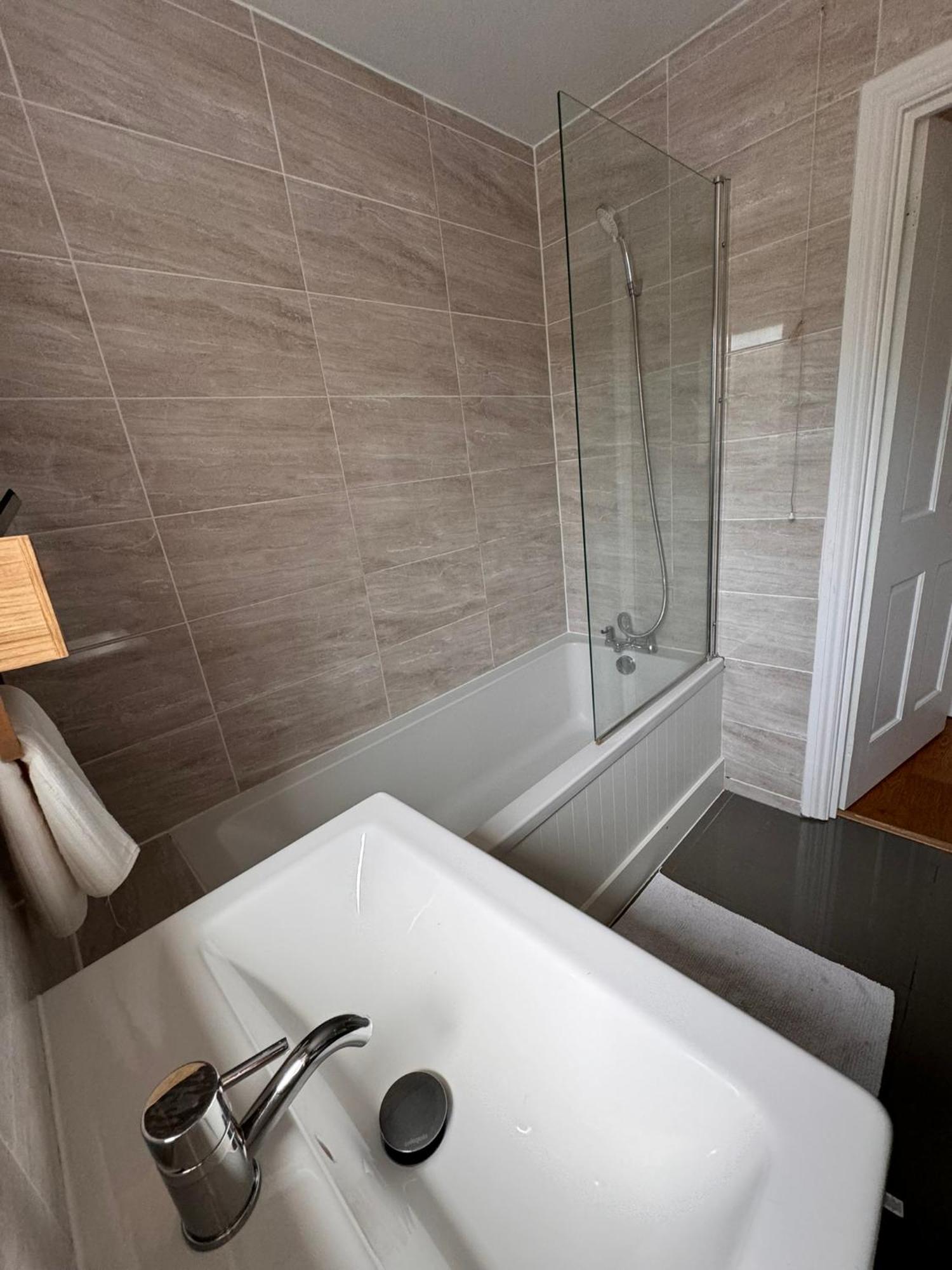 2-Bedroom Flat Walking Distance To Excel London - Perfect Location! エクステリア 写真