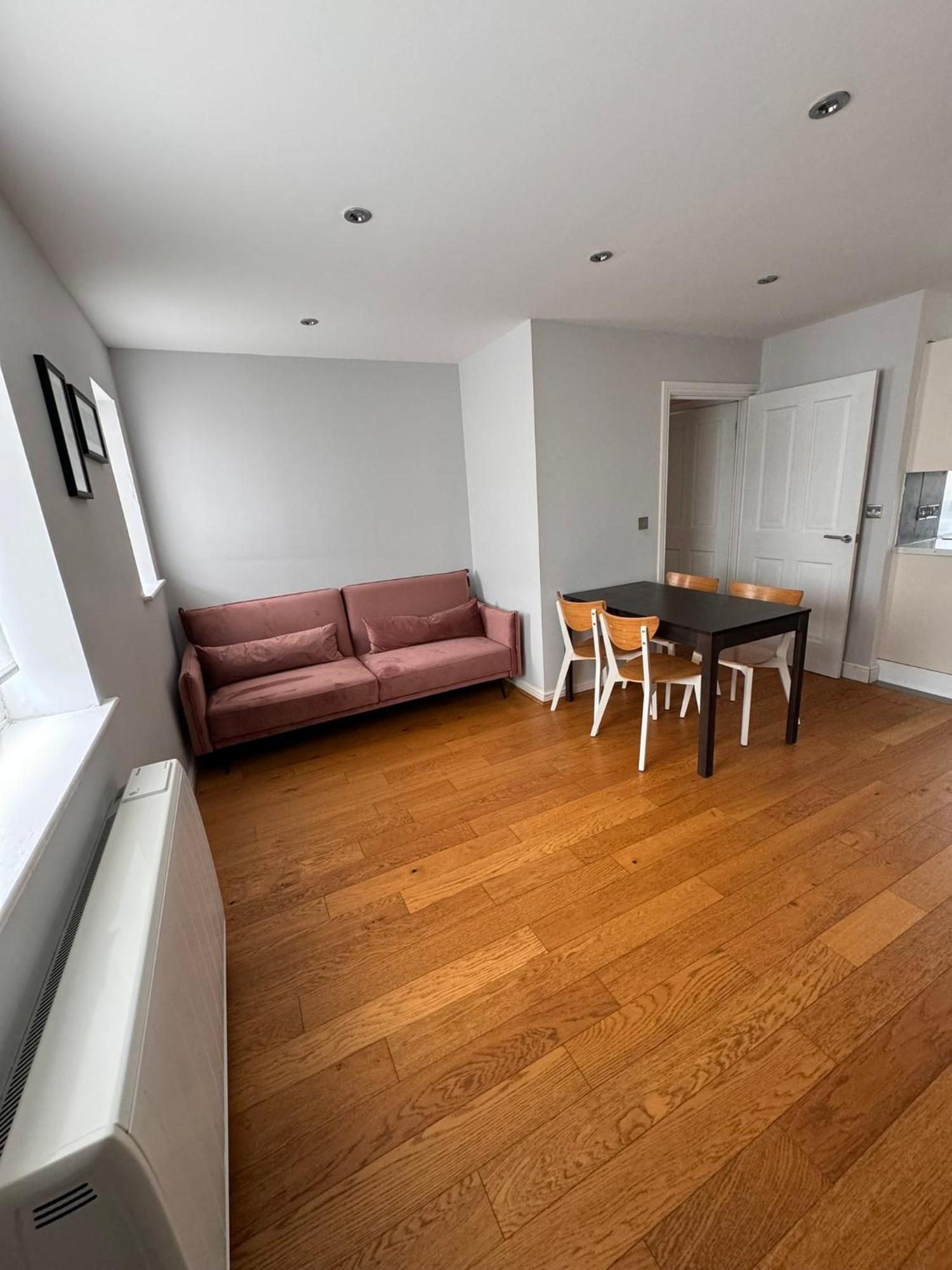 2-Bedroom Flat Walking Distance To Excel London - Perfect Location! エクステリア 写真